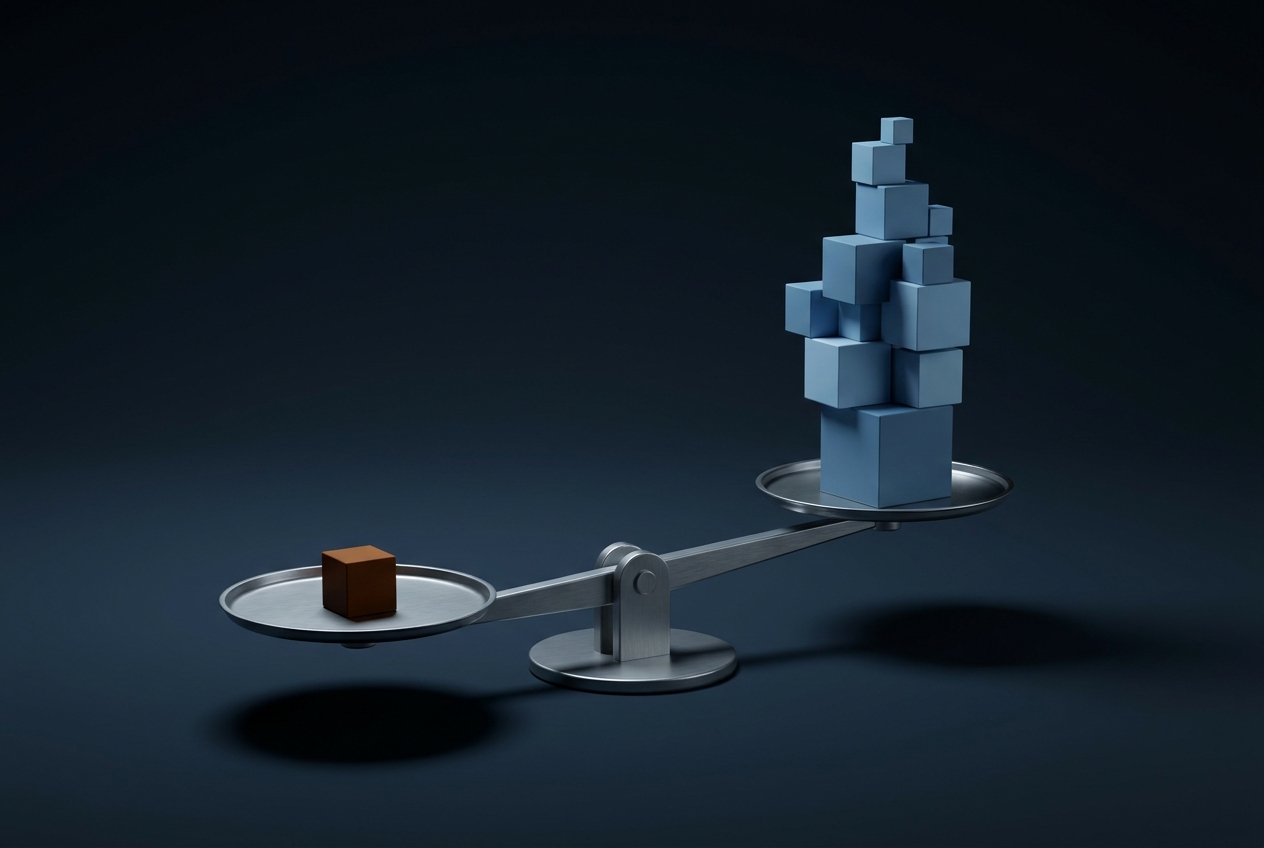 Deux blocs métaphoriques sur une balance abstraite, un petit cube ambre faisant pencher la balance face à un grand empilement bleu plus lourd en apparence