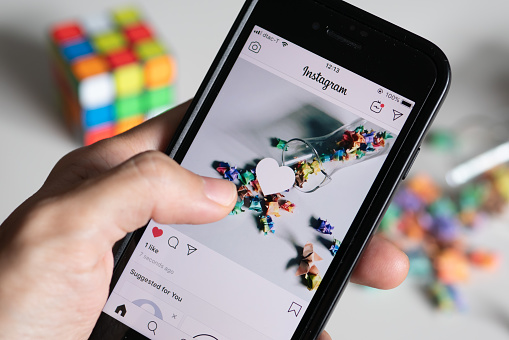 Un utilisateur d'Instagram likant sa propre photo sur Instagram.